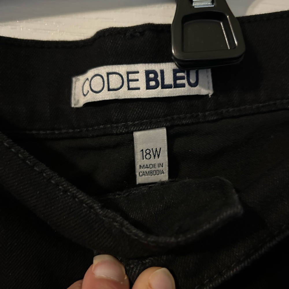 Code Bleu Women’s Black Relaxed Jeans - Picture 2 of 3
